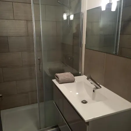 Joli A 5mn Du Centre-ville Avec Parking Prive Apartman