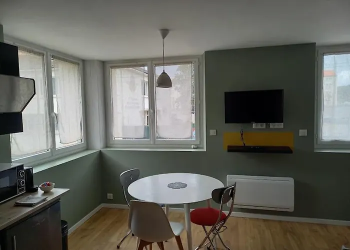 Joli A 5mn Du Centre-ville Avec Parking Prive アパート カストル